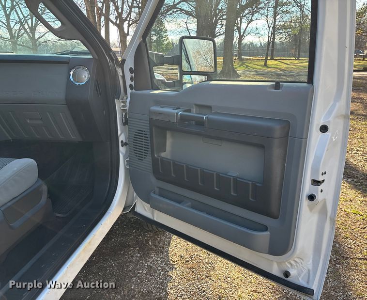 image for item ED2471 2011 Ford F550 Super Duty flatbed truck