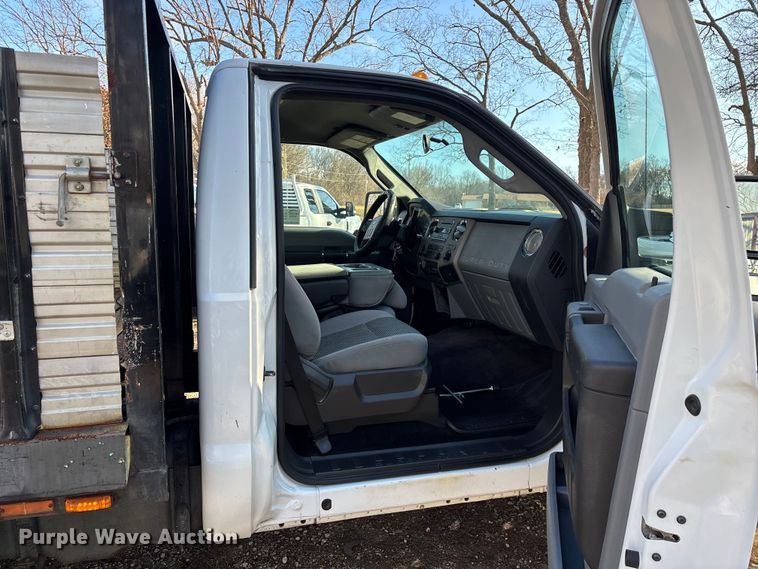 image for item ED2471 2011 Ford F550 Super Duty flatbed truck