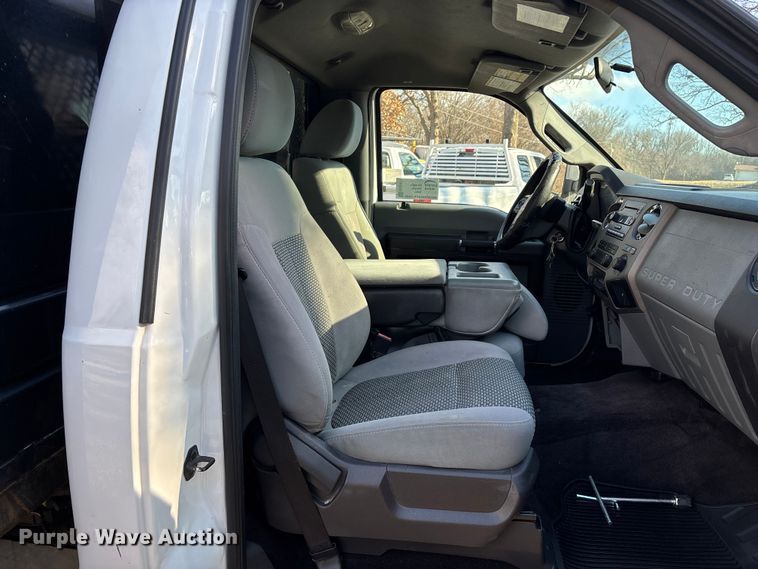 image for item ED2471 2011 Ford F550 Super Duty flatbed truck