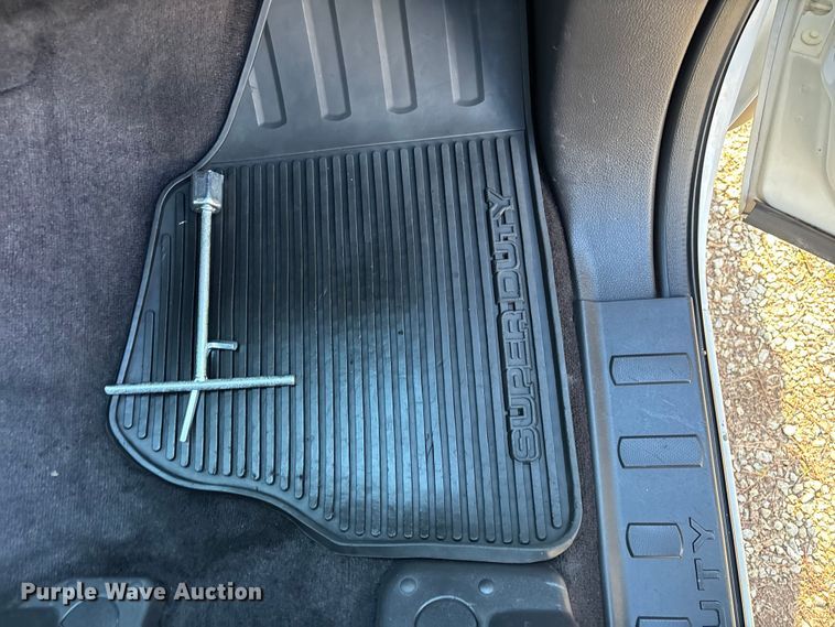 image for item ED2471 2011 Ford F550 Super Duty flatbed truck