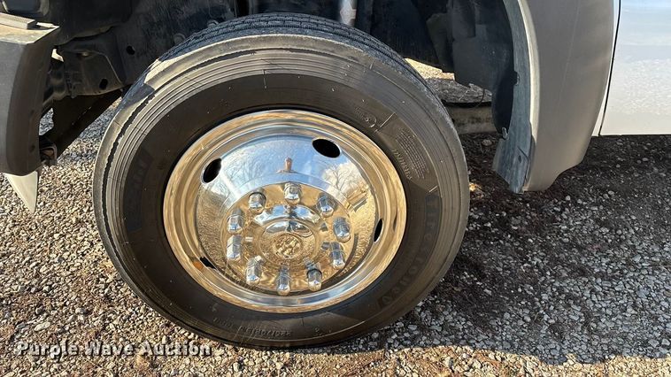 image for item ED2471 2011 Ford F550 Super Duty flatbed truck