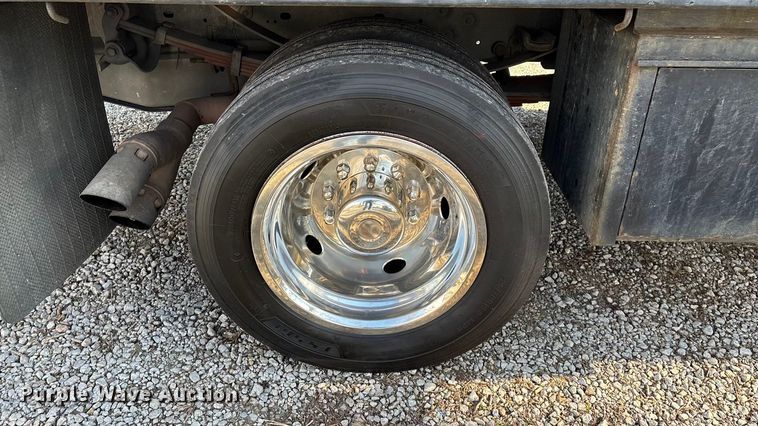 image for item ED2471 2011 Ford F550 Super Duty flatbed truck