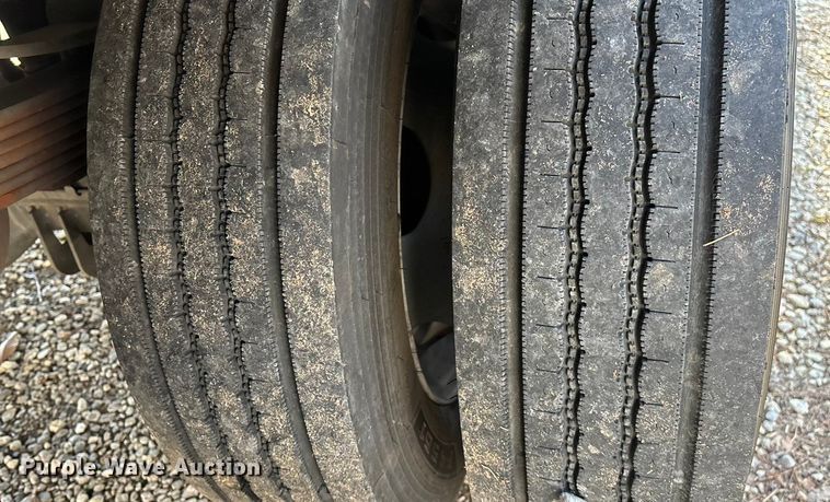 image for item ED2471 2011 Ford F550 Super Duty flatbed truck