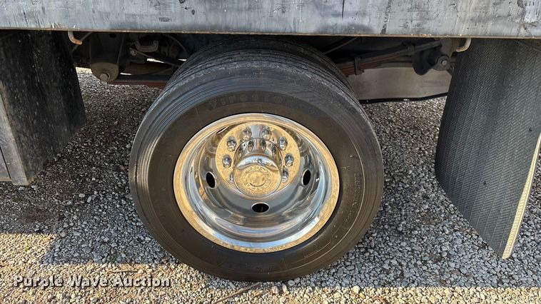 image for item ED2471 2011 Ford F550 Super Duty flatbed truck