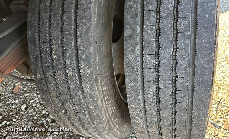 image for item ED2471 2011 Ford F550 Super Duty flatbed truck