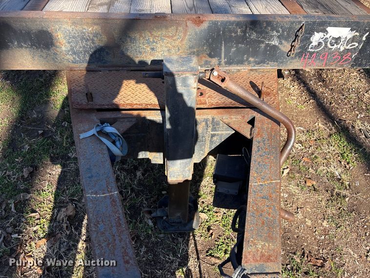 image for item ED2472 1999 Towmaster C-20 equipment trailer