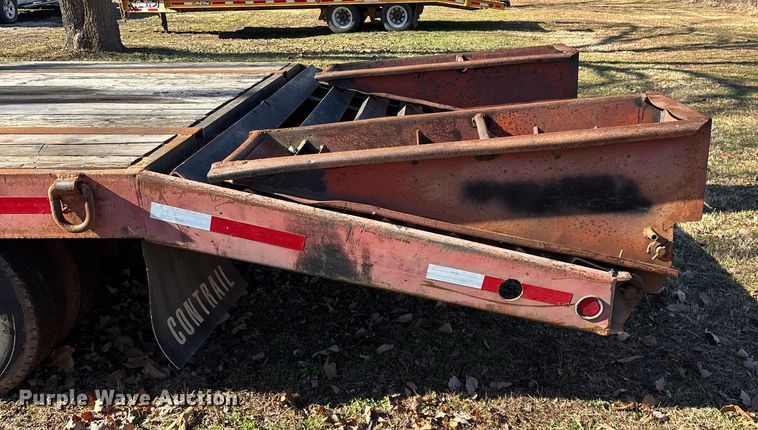 image for item ED2472 1999 Towmaster C-20 equipment trailer