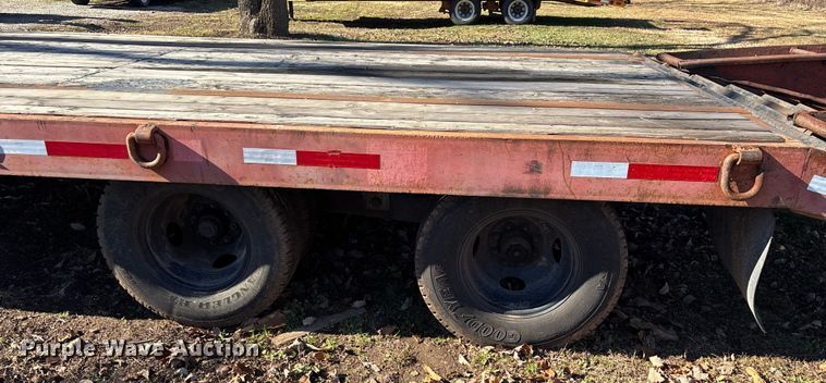 image for item ED2472 1999 Towmaster C-20 equipment trailer