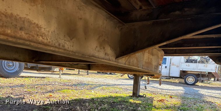 image for item ED2472 1999 Towmaster C-20 equipment trailer