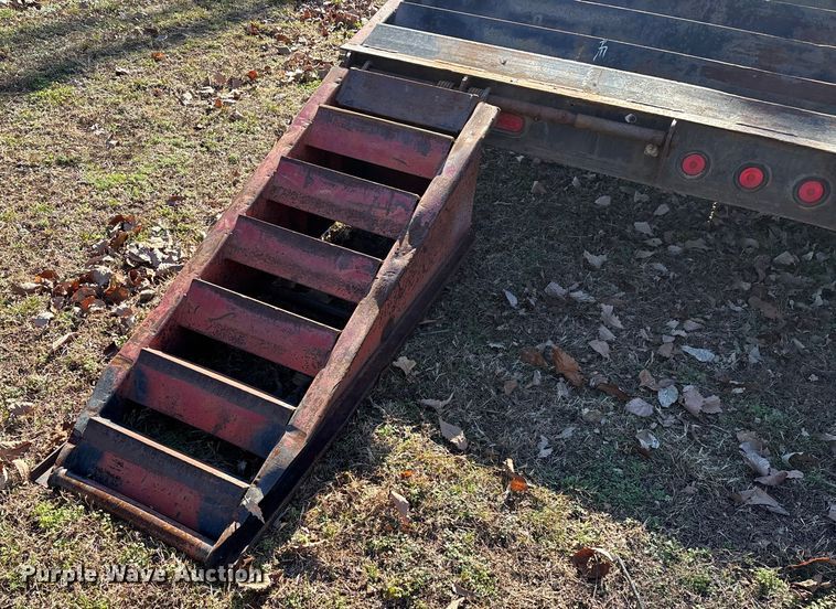 image for item ED2472 1999 Towmaster C-20 equipment trailer