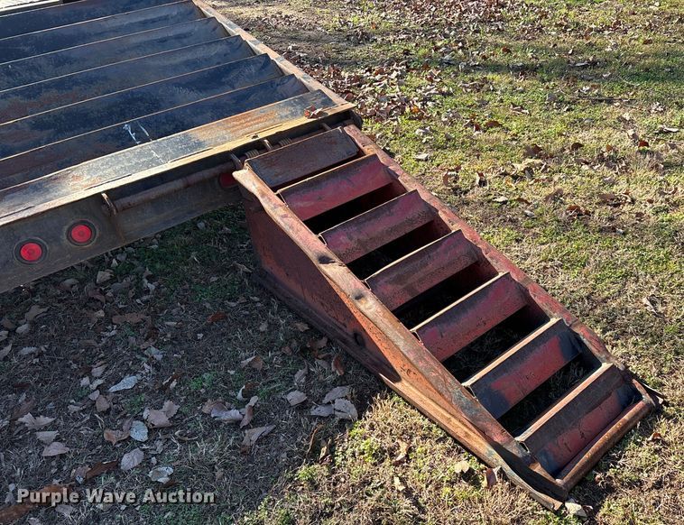 image for item ED2472 1999 Towmaster C-20 equipment trailer