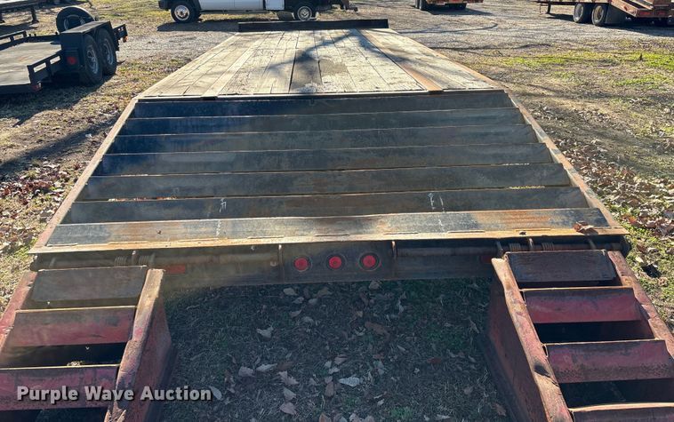 image for item ED2472 1999 Towmaster C-20 equipment trailer