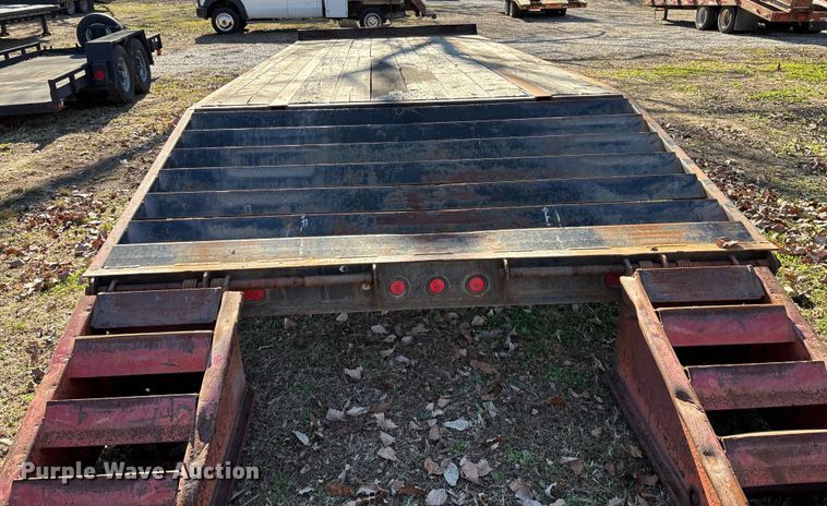 image for item ED2472 1999 Towmaster C-20 equipment trailer