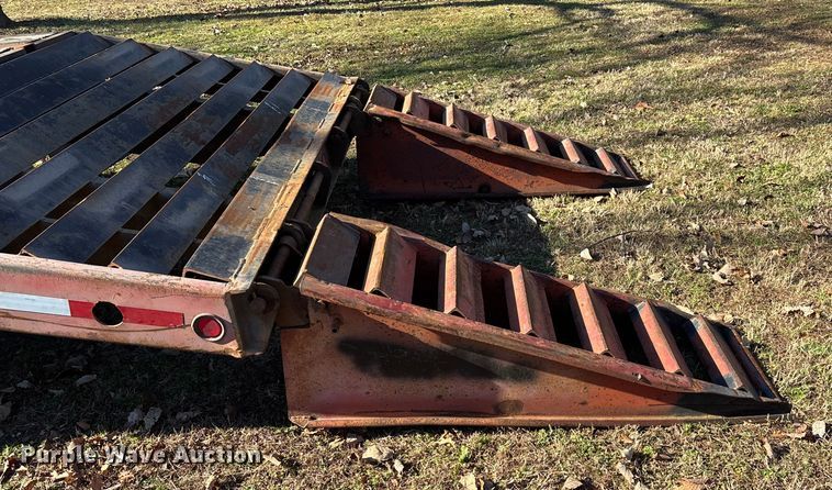 image for item ED2472 1999 Towmaster C-20 equipment trailer