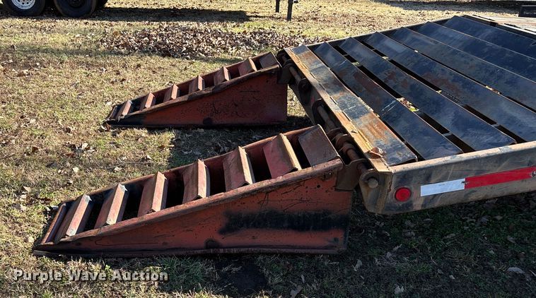 image for item ED2472 1999 Towmaster C-20 equipment trailer