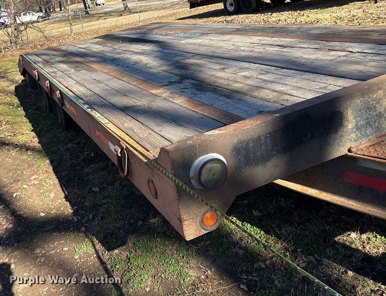 image for item ED2472 1999 Towmaster C-20 equipment trailer