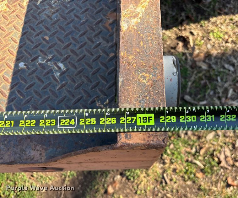 image for item ED2472 1999 Towmaster C-20 equipment trailer