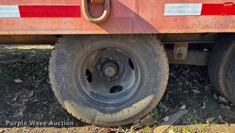 image for item ED2472 1999 Towmaster C-20 equipment trailer