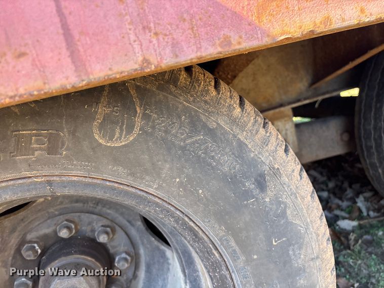 image for item ED2472 1999 Towmaster C-20 equipment trailer