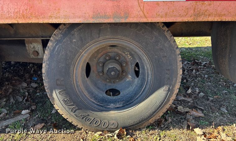 image for item ED2472 1999 Towmaster C-20 equipment trailer