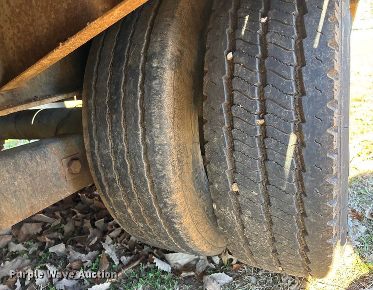 image for item ED2472 1999 Towmaster C-20 equipment trailer