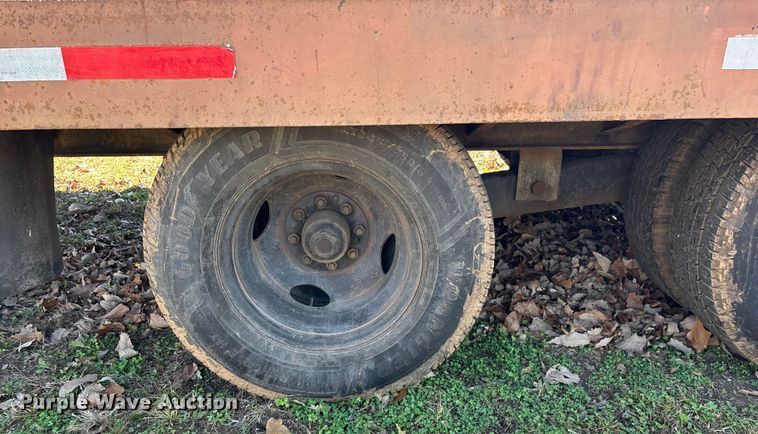 image for item ED2472 1999 Towmaster C-20 equipment trailer