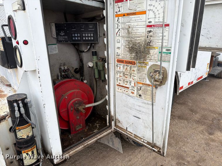 image for item ED5086 2015 Ford F750 Super Duty utility / service truck