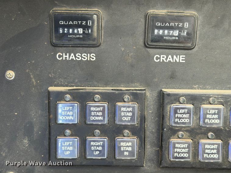 image for item ED5086 2015 Ford F750 Super Duty utility / service truck