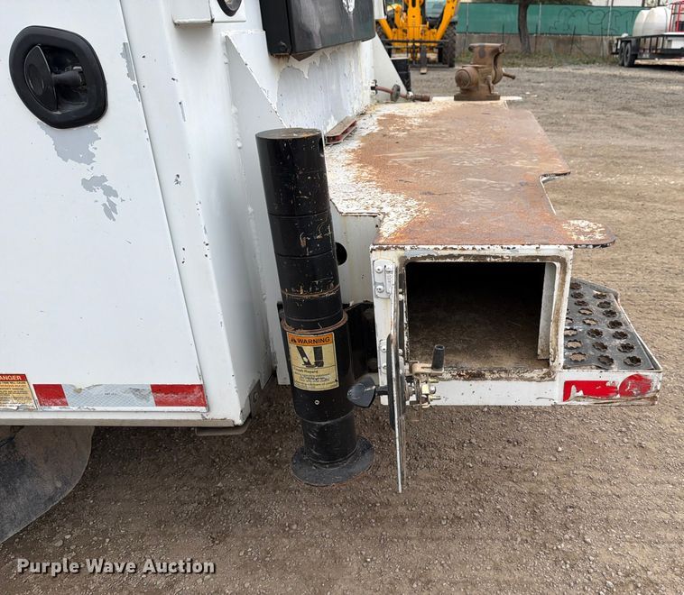 image for item ED5086 2015 Ford F750 Super Duty utility / service truck