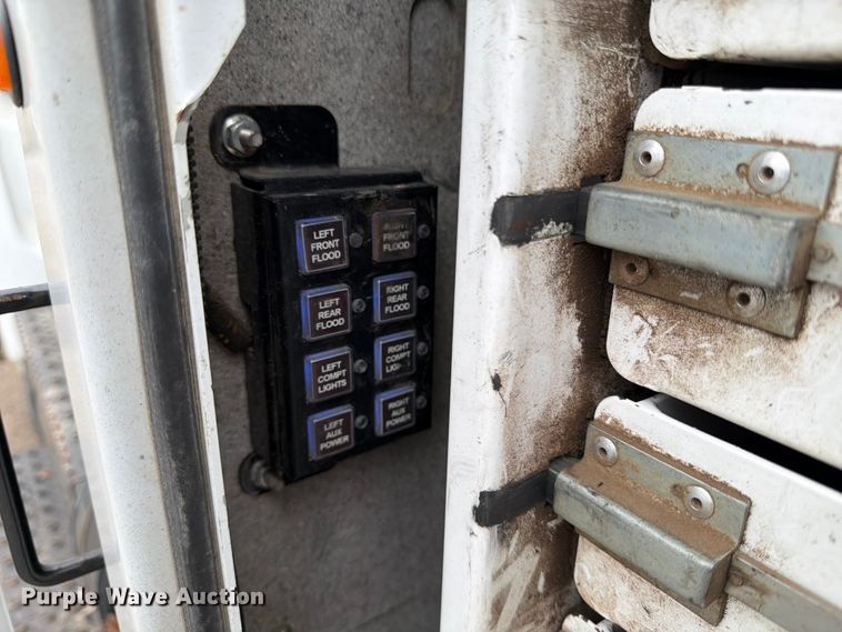 image for item ED5086 2015 Ford F750 Super Duty utility / service truck