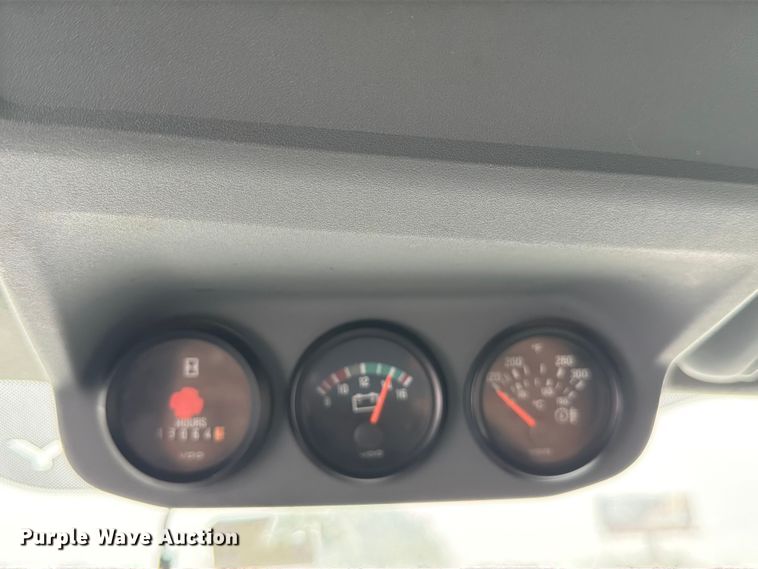 image for item ED5086 2015 Ford F750 Super Duty utility / service truck