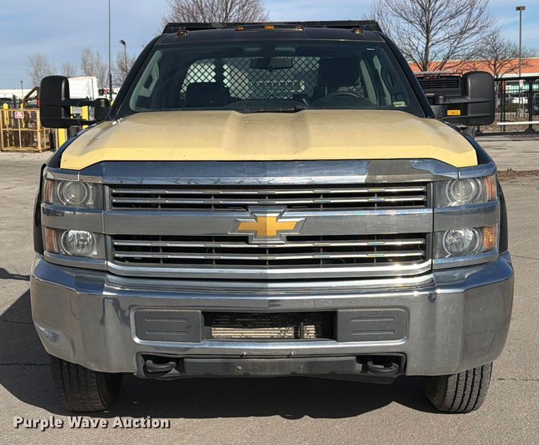image for item ED5096 2015 Chevrolet Silverado 3500HD Crew Cab flatbed pickup truck