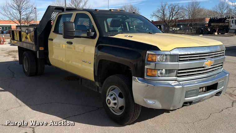 image for item ED5096 2015 Chevrolet Silverado 3500HD Crew Cab flatbed pickup truck
