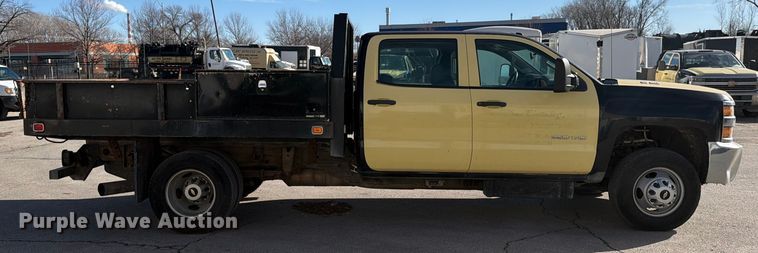 image for item ED5096 2015 Chevrolet Silverado 3500HD Crew Cab flatbed pickup truck