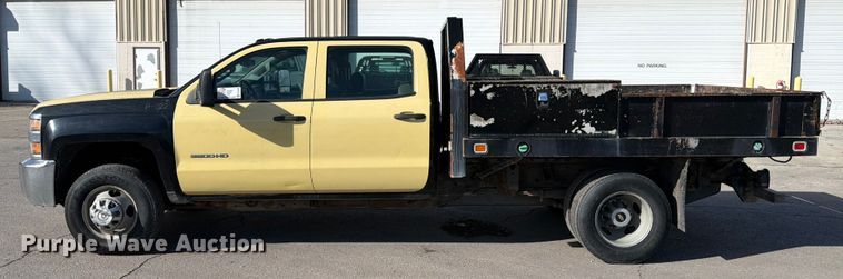 image for item ED5096 2015 Chevrolet Silverado 3500HD Crew Cab flatbed pickup truck
