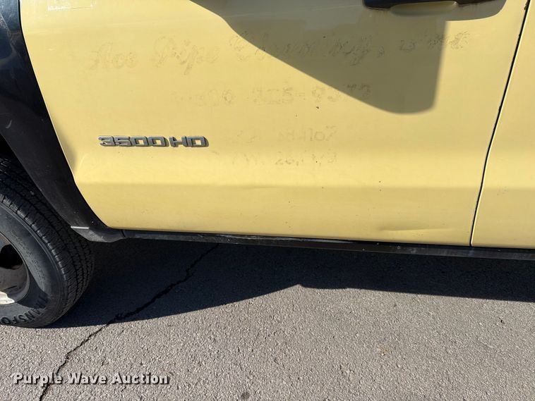 image for item ED5096 2015 Chevrolet Silverado 3500HD Crew Cab flatbed pickup truck