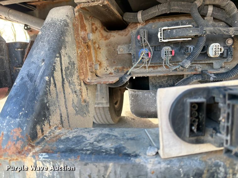 image for item ED5096 2015 Chevrolet Silverado 3500HD Crew Cab flatbed pickup truck