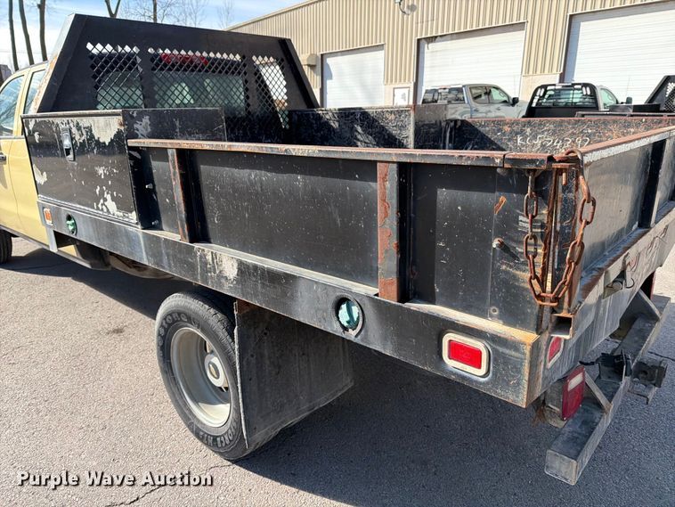 image for item ED5096 2015 Chevrolet Silverado 3500HD Crew Cab flatbed pickup truck