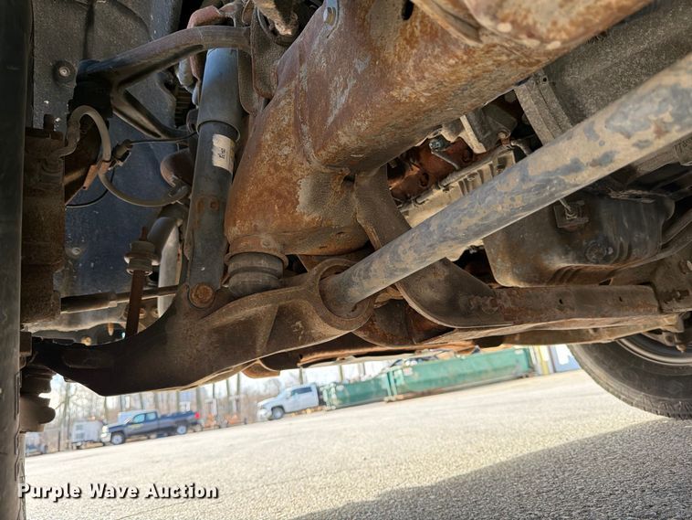 image for item ED5096 2015 Chevrolet Silverado 3500HD Crew Cab flatbed pickup truck