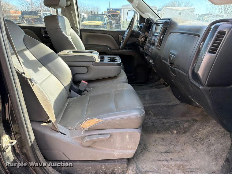 image for item ED5096 2015 Chevrolet Silverado 3500HD Crew Cab flatbed pickup truck