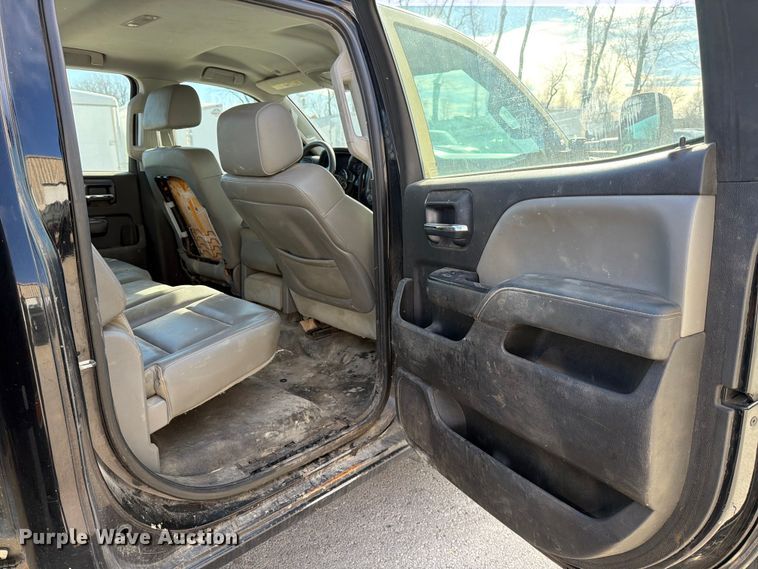 image for item ED5096 2015 Chevrolet Silverado 3500HD Crew Cab flatbed pickup truck