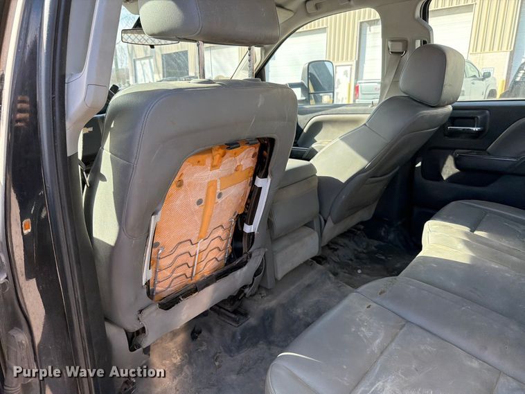 image for item ED5096 2015 Chevrolet Silverado 3500HD Crew Cab flatbed pickup truck