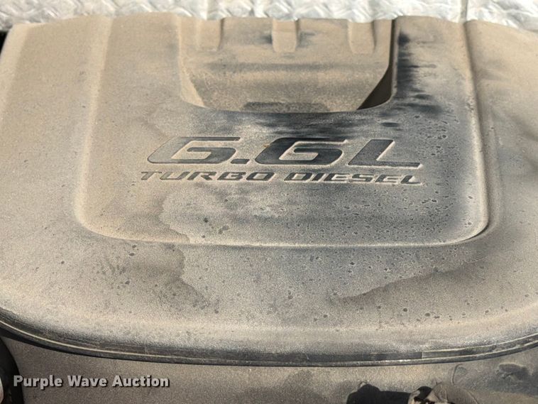 image for item ED5096 2015 Chevrolet Silverado 3500HD Crew Cab flatbed pickup truck