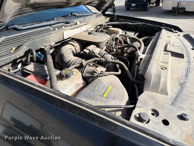 image for item ED5096 2015 Chevrolet Silverado 3500HD Crew Cab flatbed pickup truck