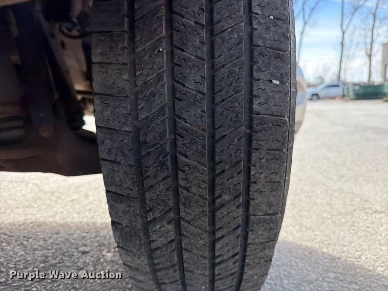 image for item ED5096 2015 Chevrolet Silverado 3500HD Crew Cab flatbed pickup truck