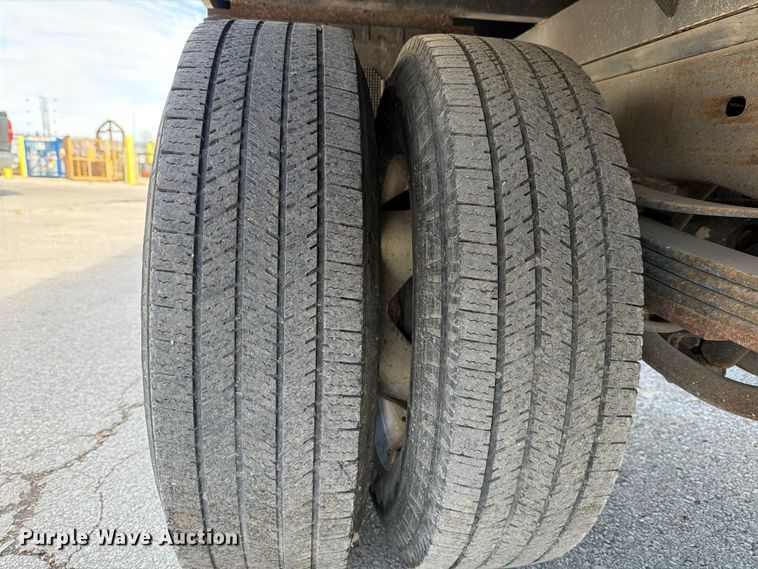 image for item ED5096 2015 Chevrolet Silverado 3500HD Crew Cab flatbed pickup truck