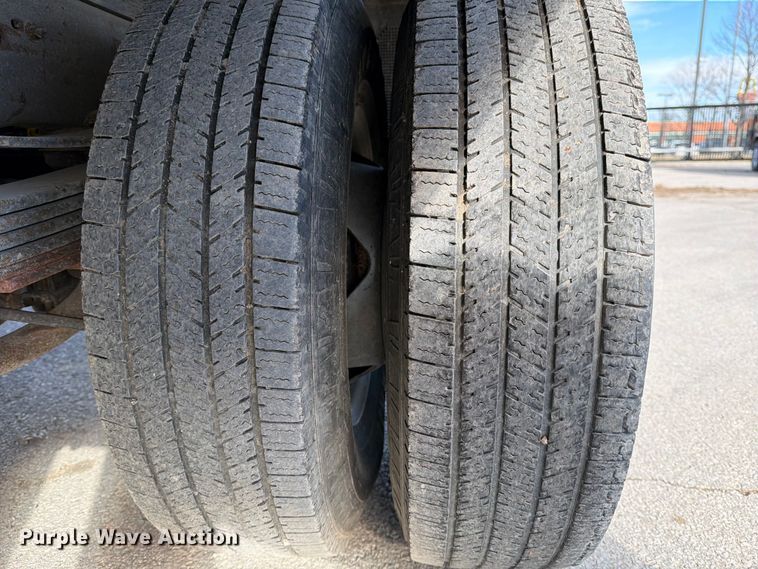 image for item ED5096 2015 Chevrolet Silverado 3500HD Crew Cab flatbed pickup truck