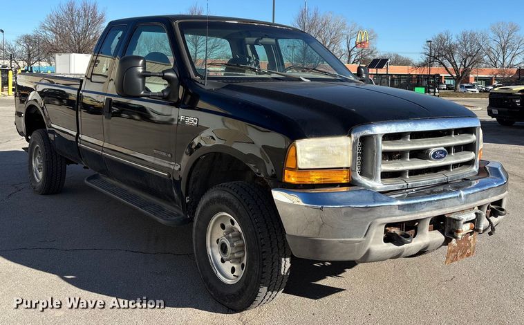 image for item ED5098 1999 Ford F350 Super Duty XLT Ext. Cab pickup truck