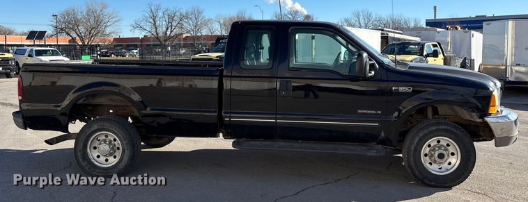 image for item ED5098 1999 Ford F350 Super Duty XLT Ext. Cab pickup truck