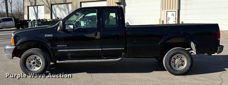 image for item ED5098 1999 Ford F350 Super Duty XLT Ext. Cab pickup truck